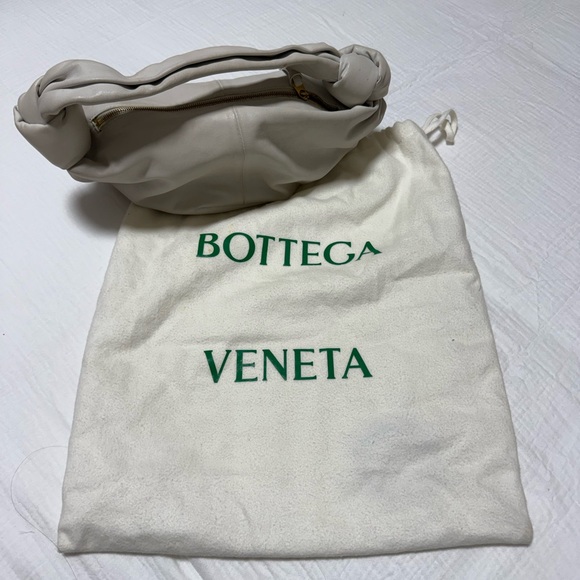 Bottega Veneta Handbags - Bottega Veneta Knotted Shoulder Hobo in Light Gray